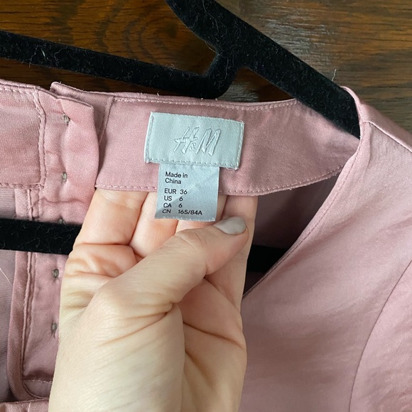 H&M Top- good used condition - Picture 3 of 4